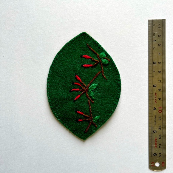 Handmade and embroidered felt coasters, set of 3 - Picture 4 of 4